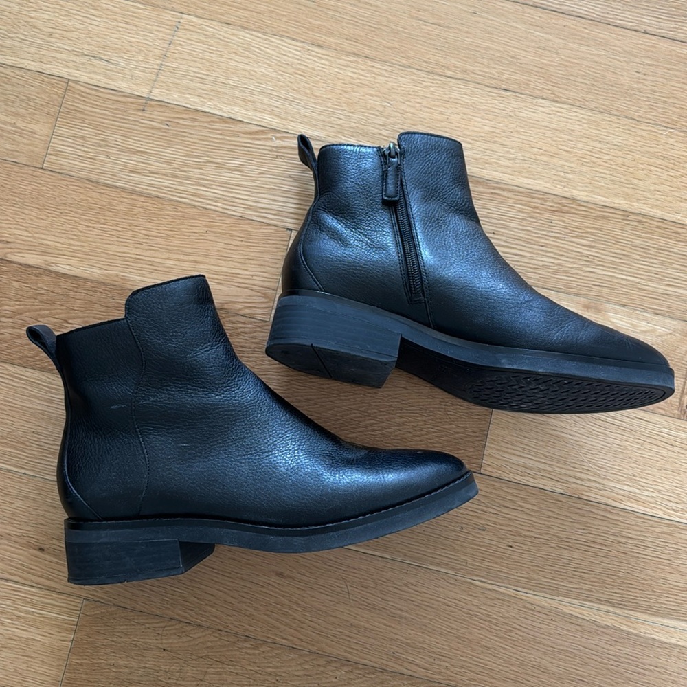 Cole haan - Chelsea boot - black - size 7.5 - EUC
